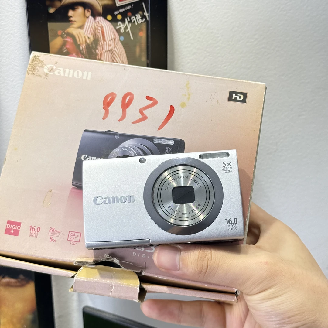 9新 Canon/佳能 佳能a2300几乎全新 1600万像素滤镜多带配件