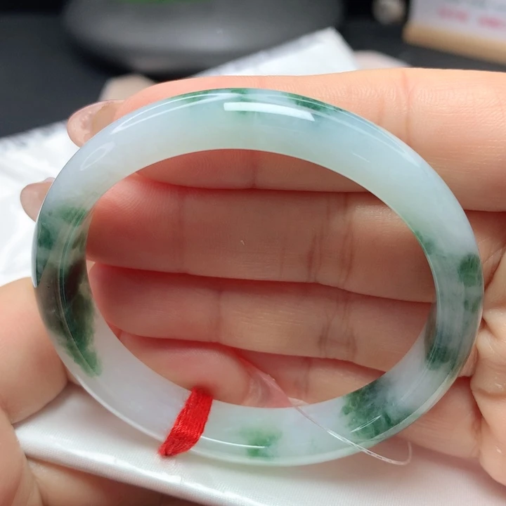 翡翠手镯（贵妃镯）未镶嵌55555656