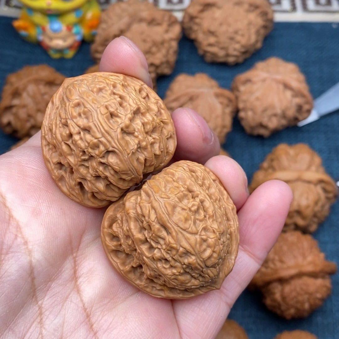 文玩核桃把件35精品红宝石狮子头