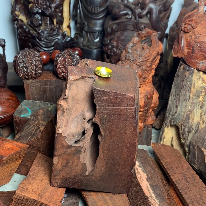 檀香紫檀（小叶紫檀）狼*