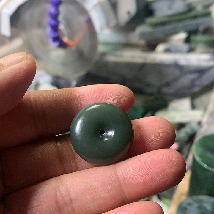 颈饰未镶嵌和田玉（糖玉）