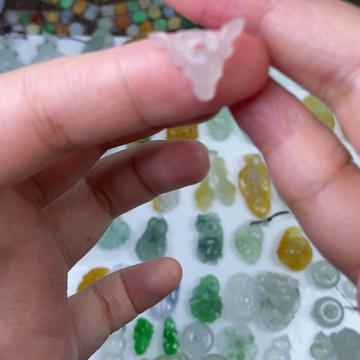 定制翡翠未镶嵌鹿头