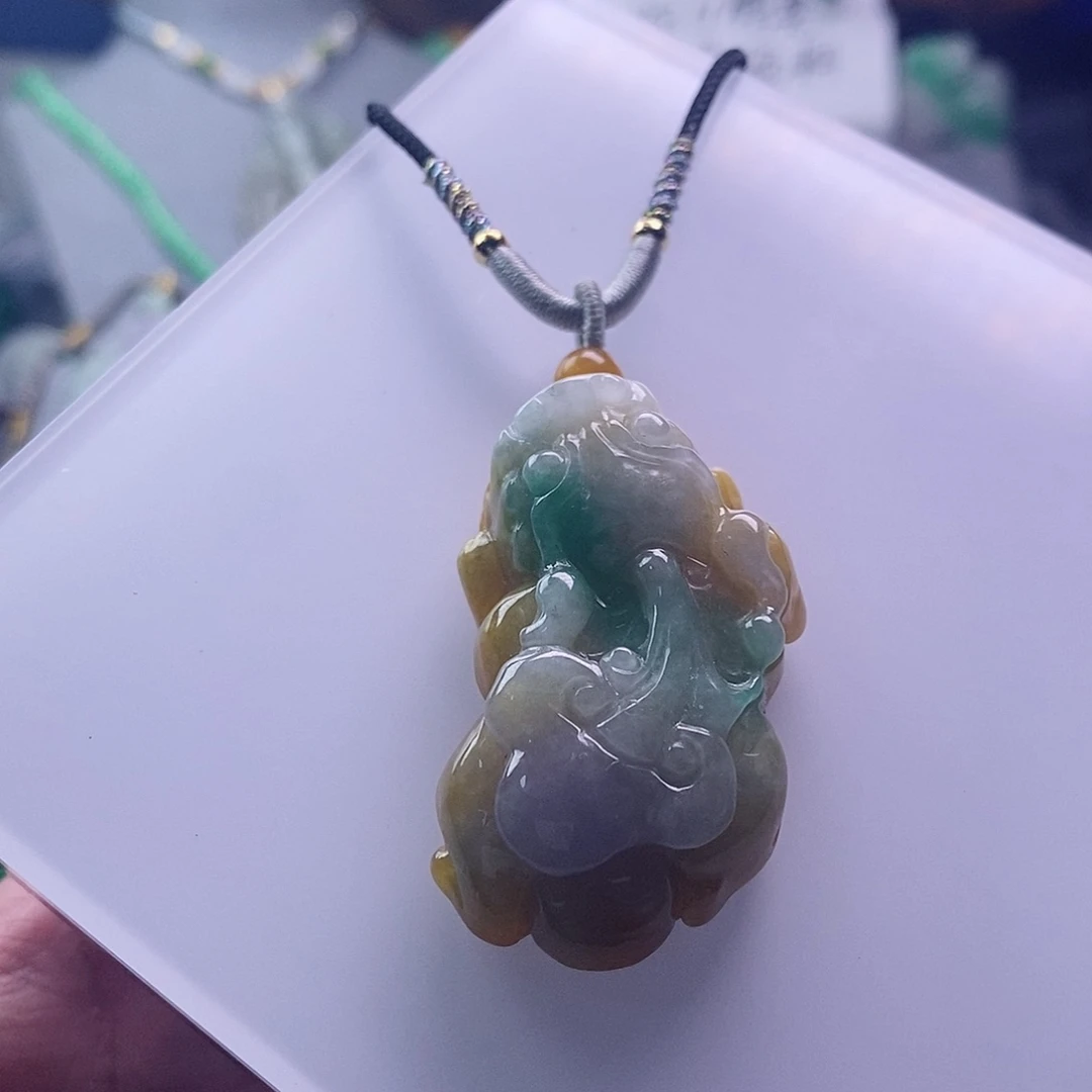 翡翠未镶嵌吊坠(赠链)