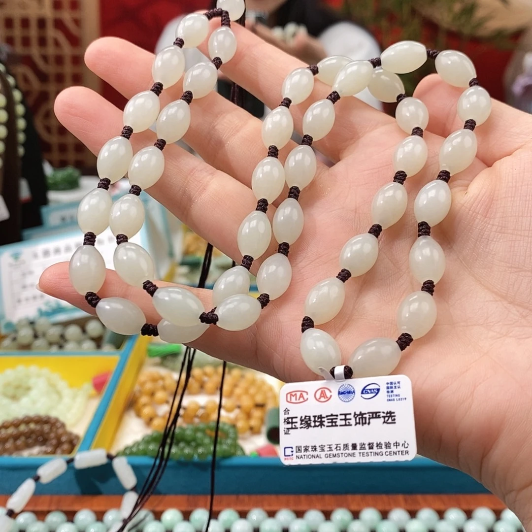 A***生颈饰未镶嵌和田玉