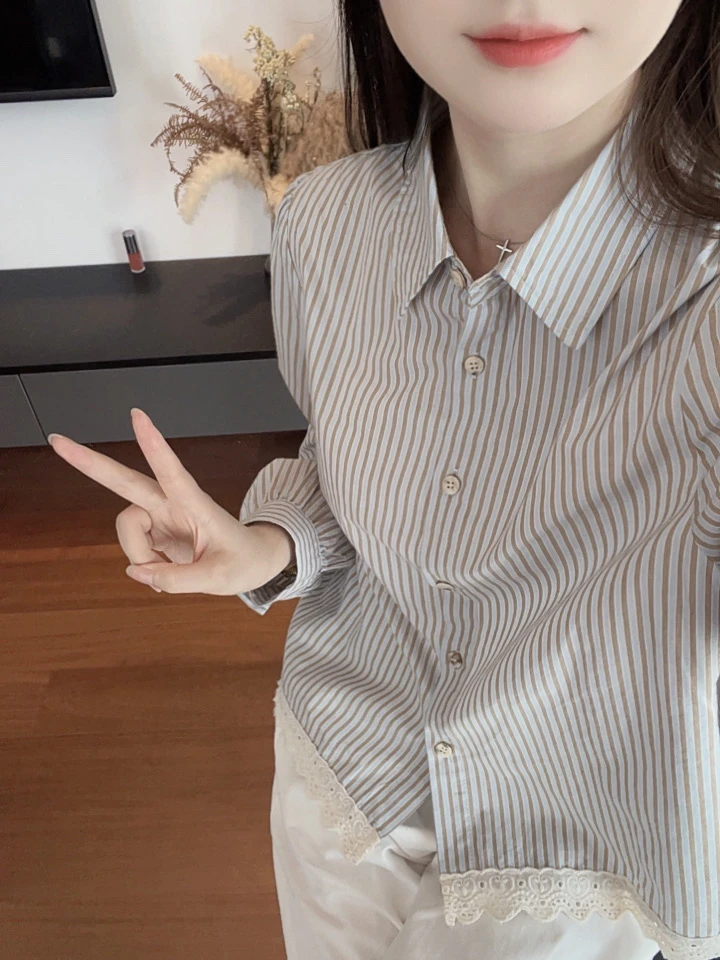 【悸动星纹】蕾丝花边拼接条纹衬衫女秋季新款韩版宽松小个子洋气