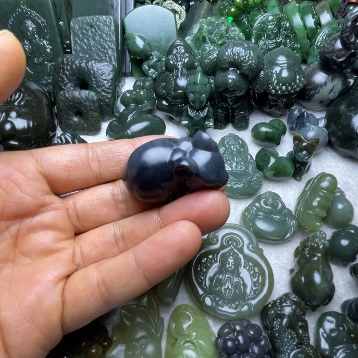 和田玉未镶嵌颈饰