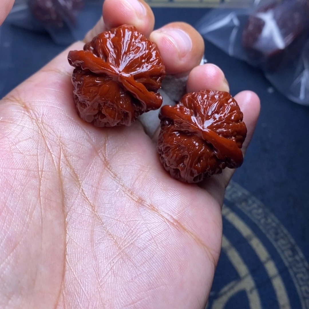 文玩核桃吊坠白狮子31