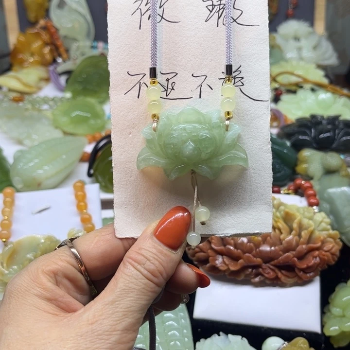 蛇纹石玉未镶嵌颈饰