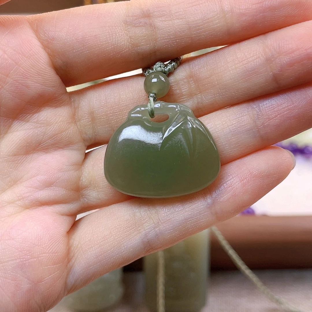 枫***林吊坠(赠链)未镶嵌和田玉