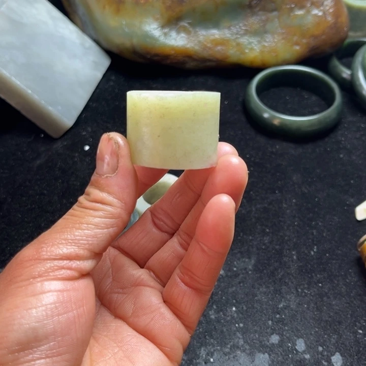 和田玉（糖玉）未镶嵌珠宝半成品