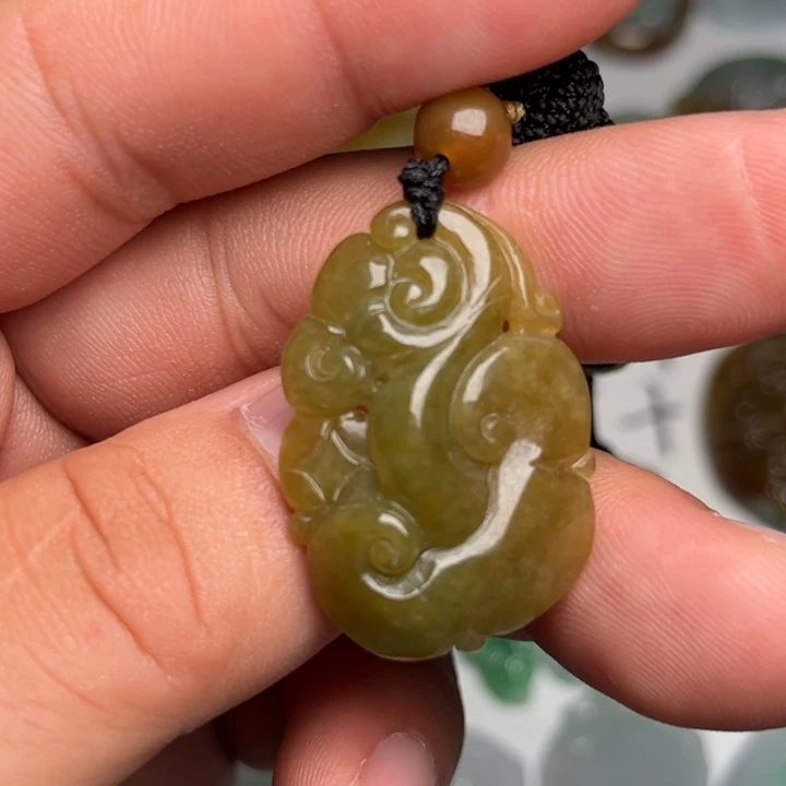 翡翠未镶嵌颈饰如意