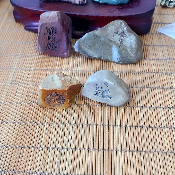 乐***5原石雕刻工艺品手把摆件