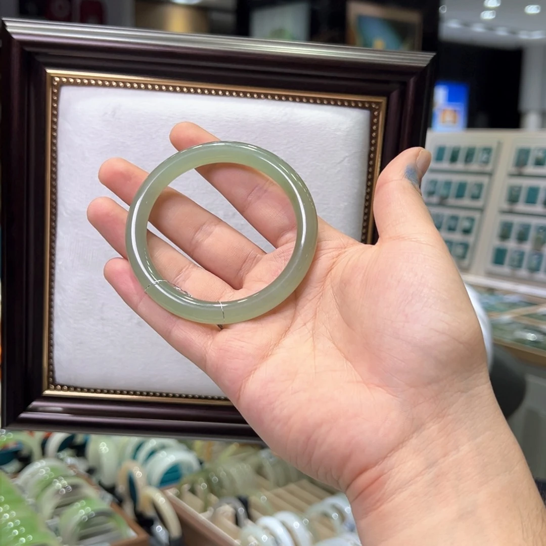 【闪购商品】未镶嵌手镯和田玉59