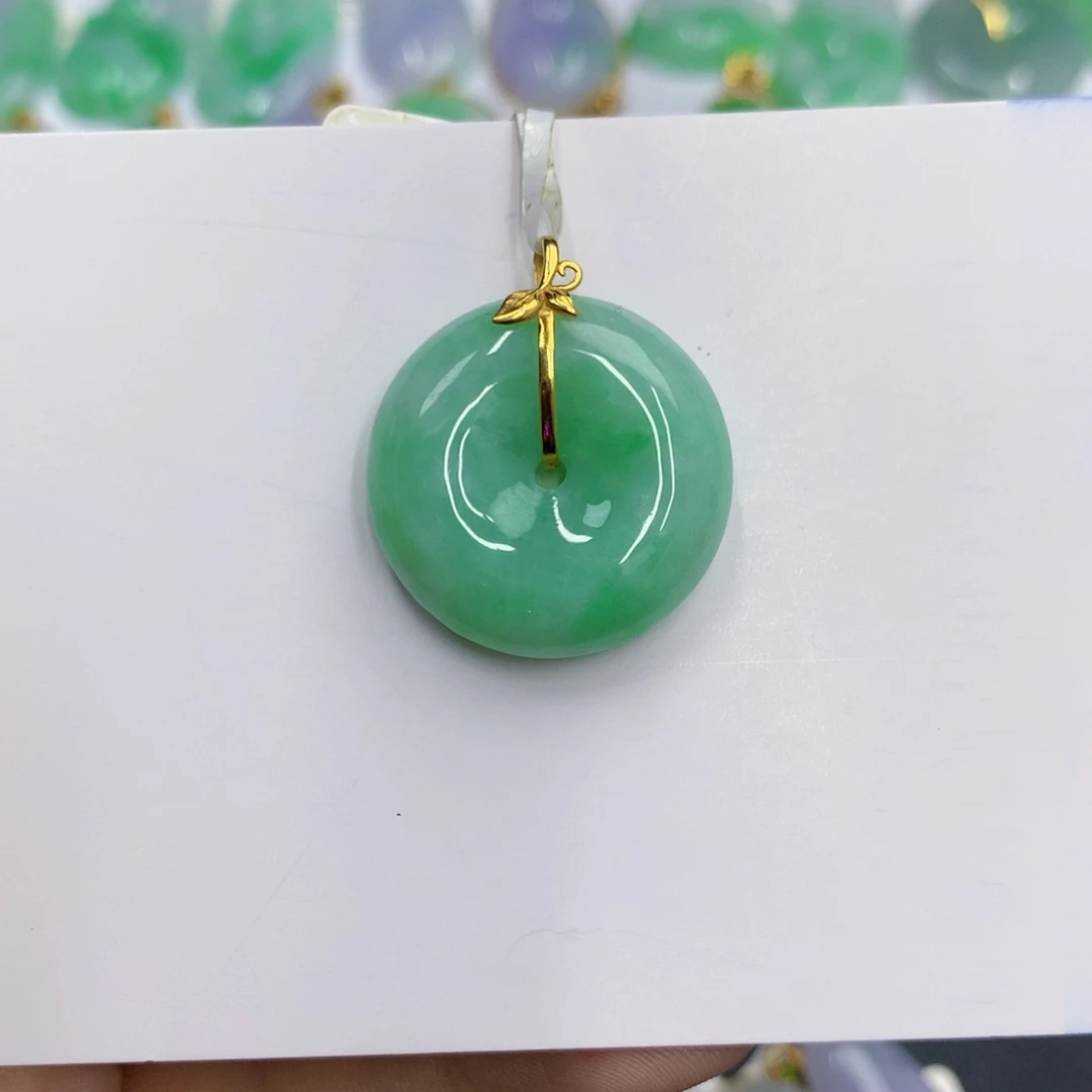 翡翠18K金镶嵌颈饰翡翠