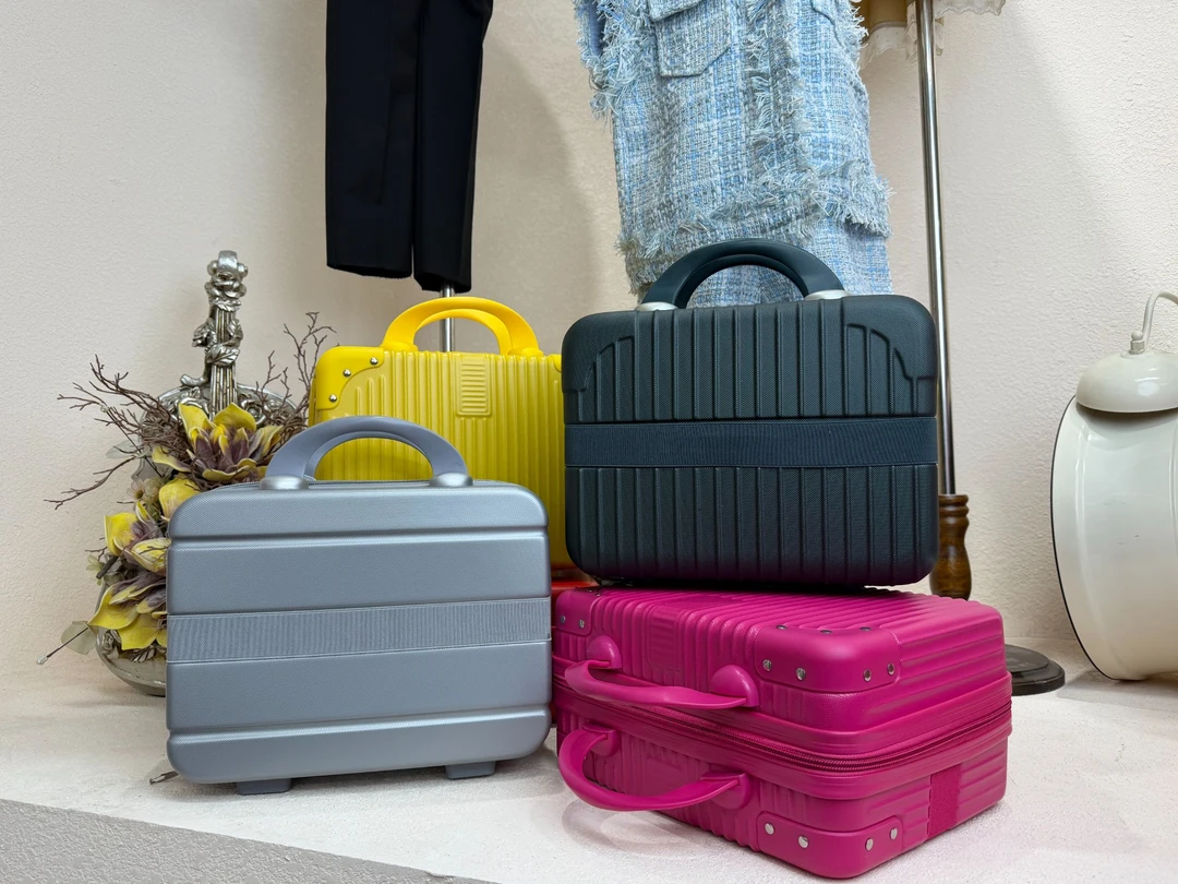 2025年最新款手提化妆箱  818