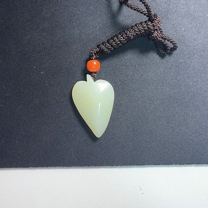 和田玉颈饰未镶嵌简***子和田玉心形挂饰