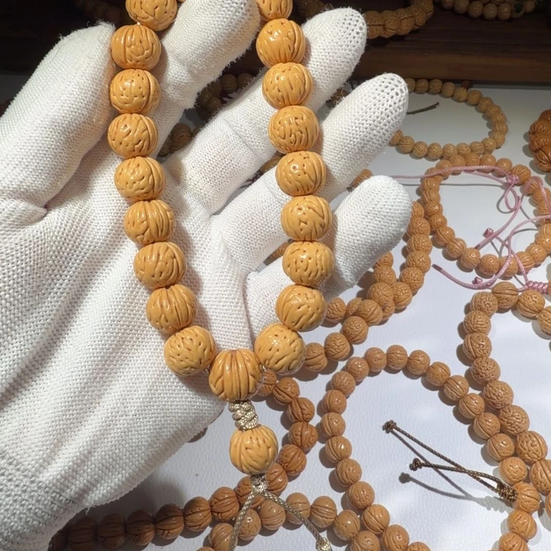 L***i桃核吊坠精品桃核