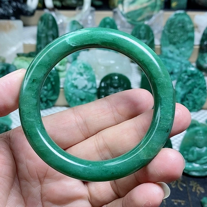 未镶嵌独山玉手镯