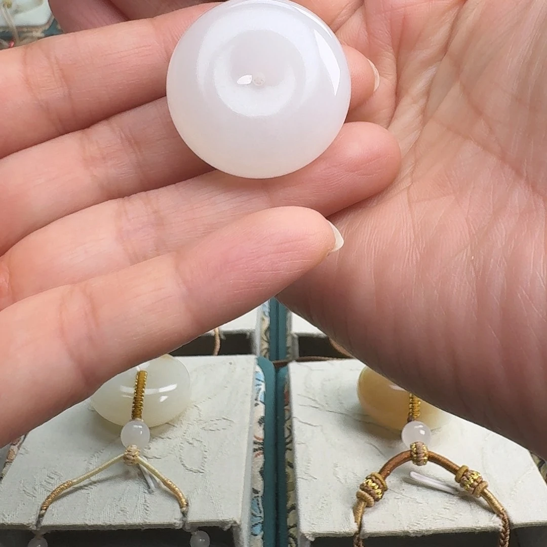 和田玉未镶嵌颈饰32平安扣