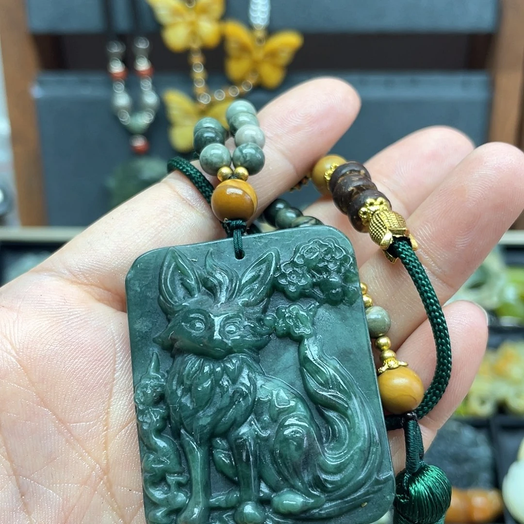 未镶嵌蛇纹石玉颈饰