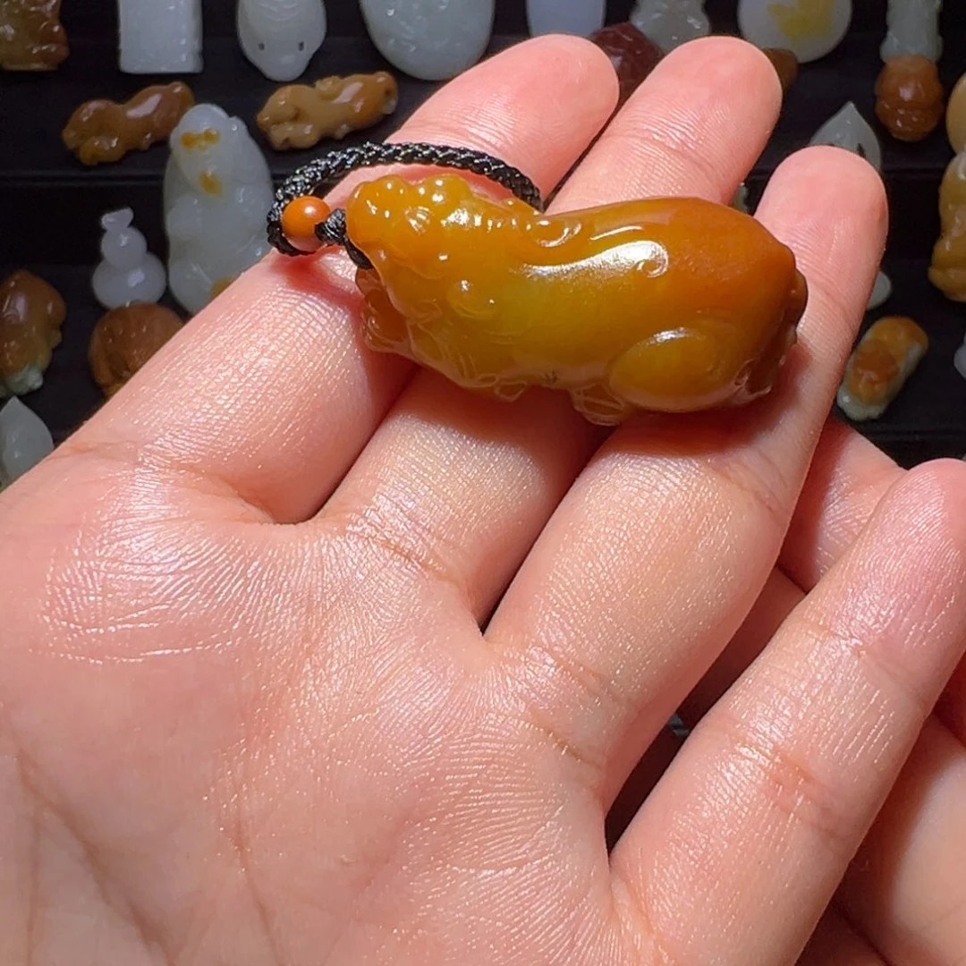 板***甜和田玉未镶嵌颈饰