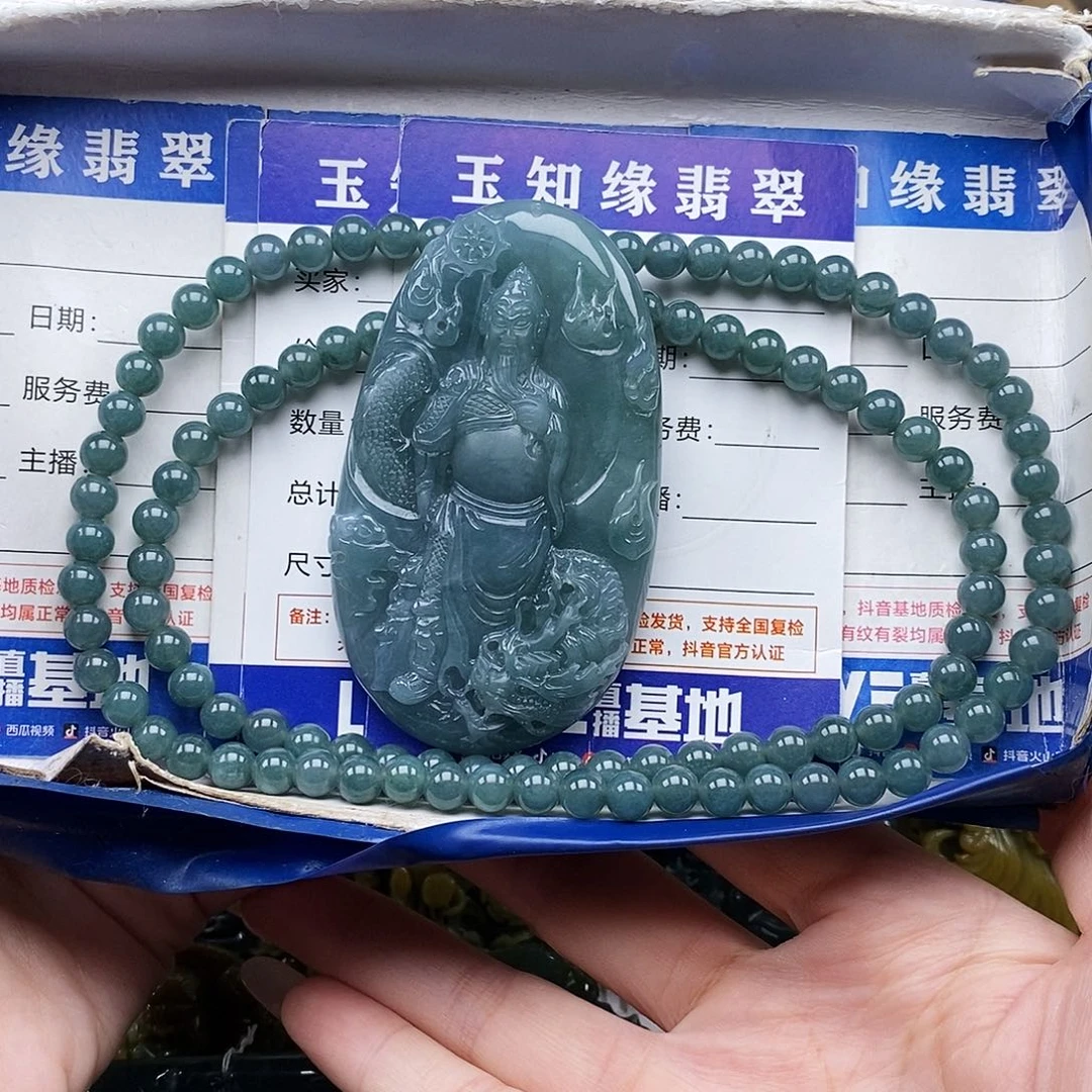 翡翠未镶嵌颈饰关公