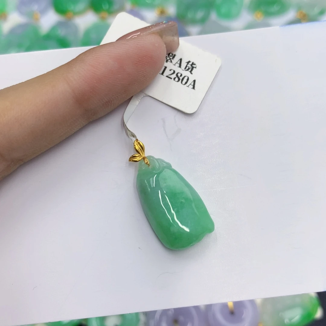 翡翠18K金镶嵌颈饰翡翠