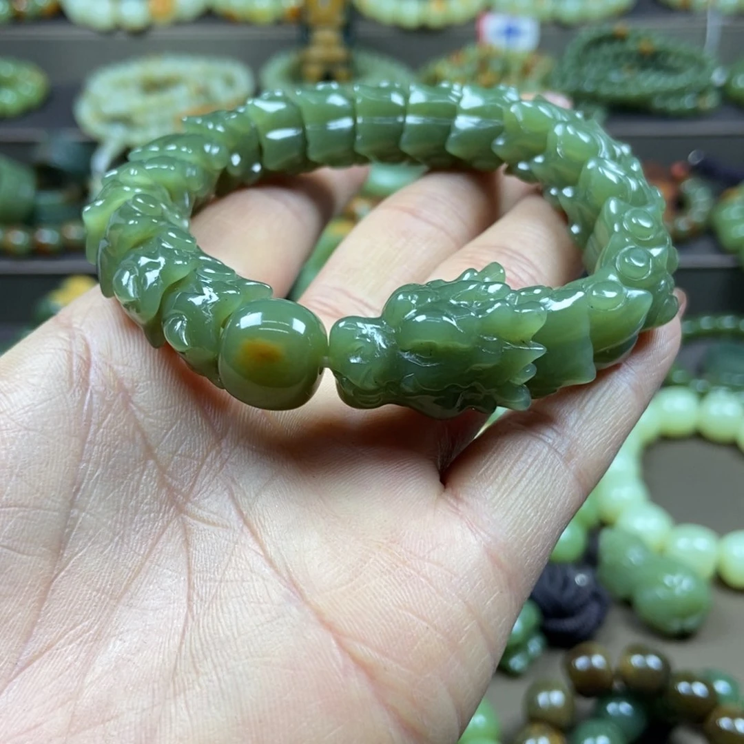 透闪石质玉手链未镶嵌东**红