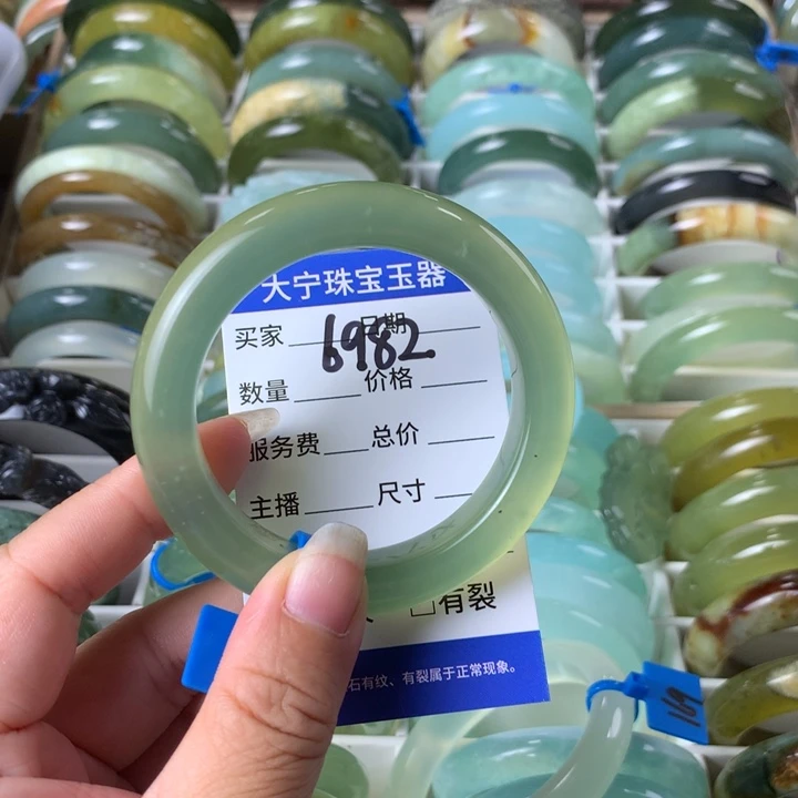 未镶嵌蛇纹石玉手镯唤****6982