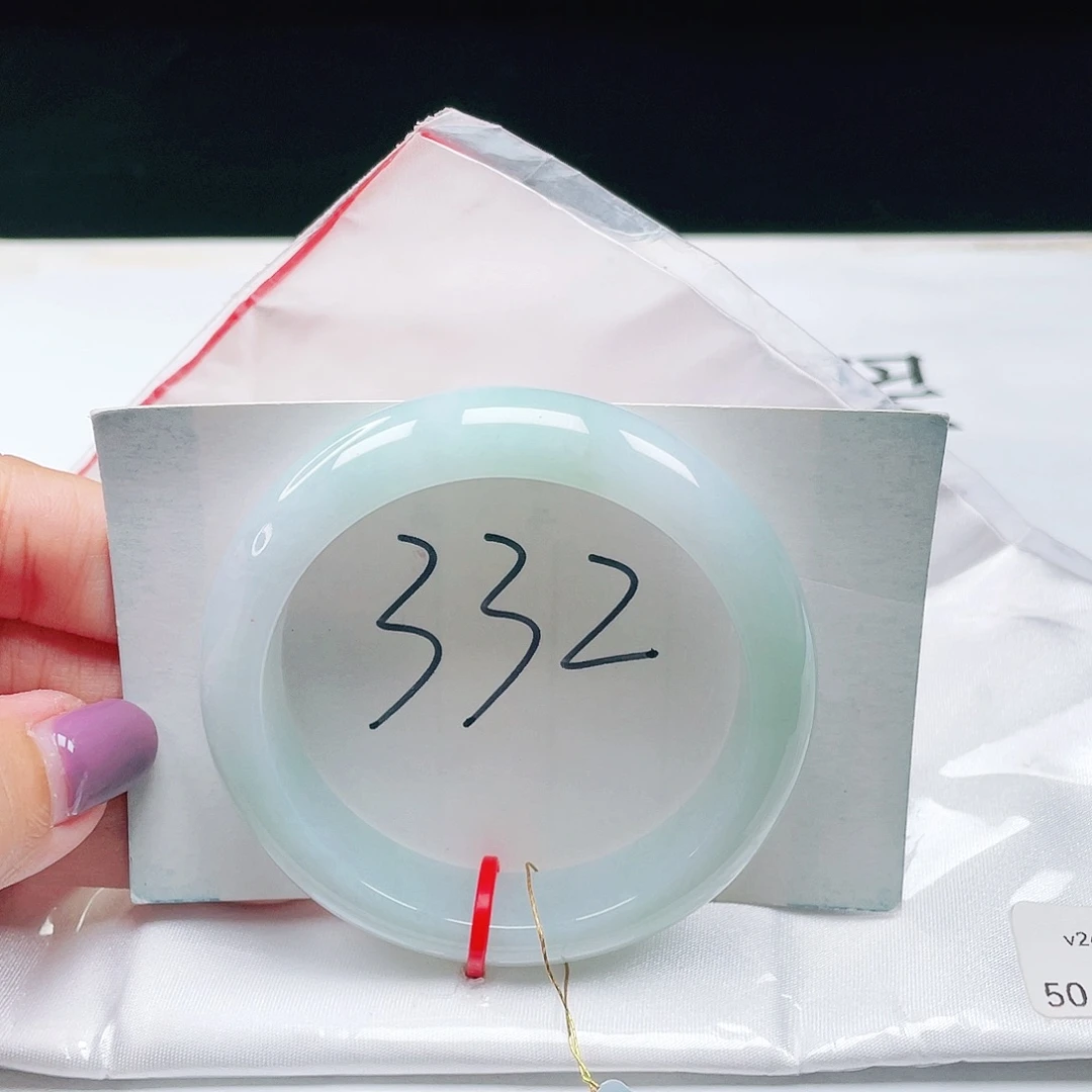 翡翠未镶嵌手镯缅甸翡翠50+