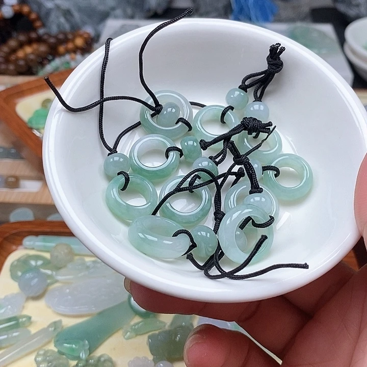 吊坠(不含链)未镶嵌翡翠一个60