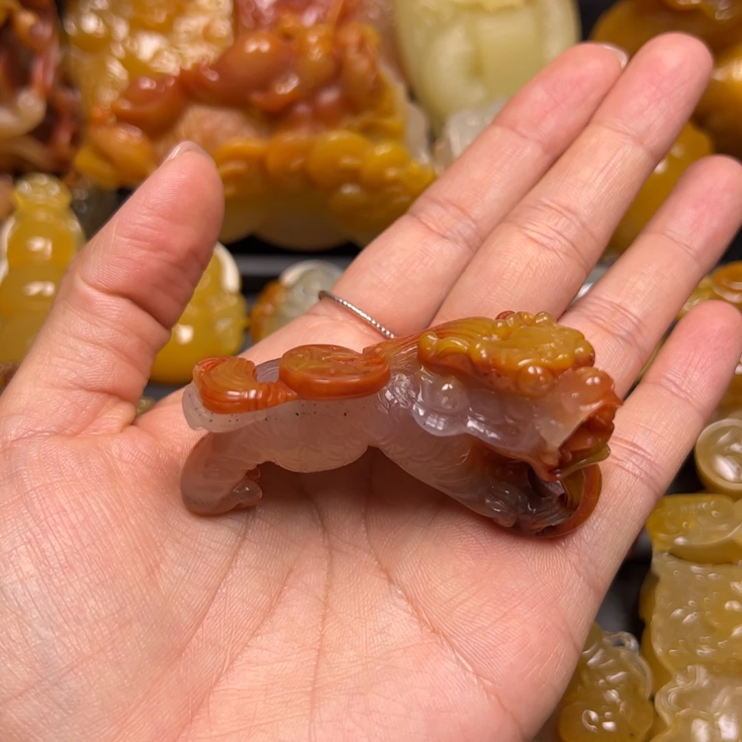 石英质玉（黄龙玉）未镶嵌颈饰