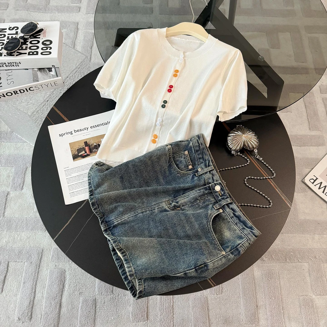 韩系温柔风时尚运动休闲套装女夏圆领彩色纽扣上衣牛仔短裙两件套
