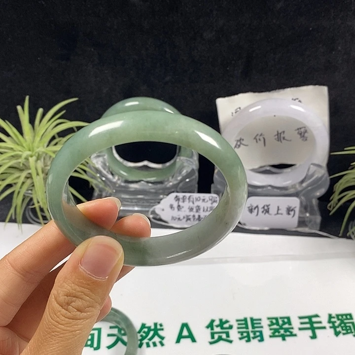未镶嵌手镯翡翠57号。55圈贵妃