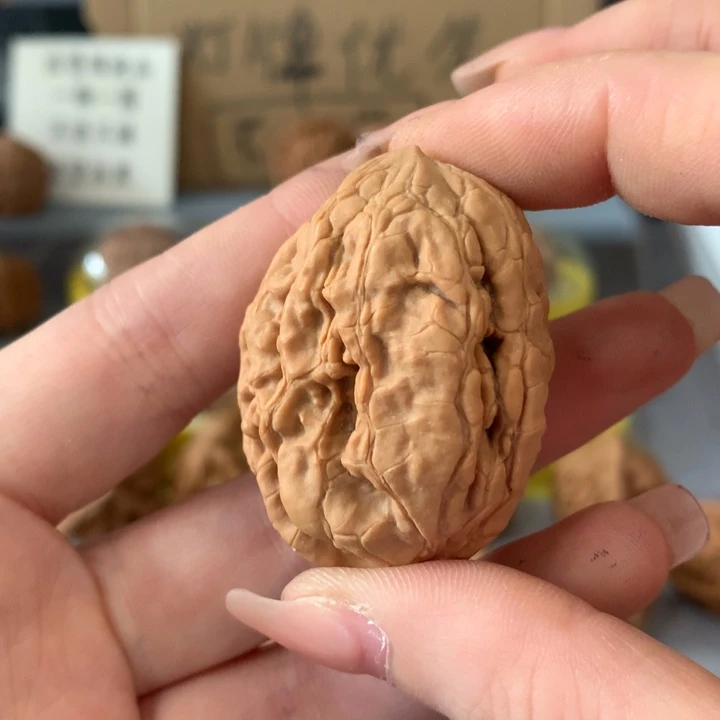 ****吊坠文玩核桃异形单只，有瑕疵
