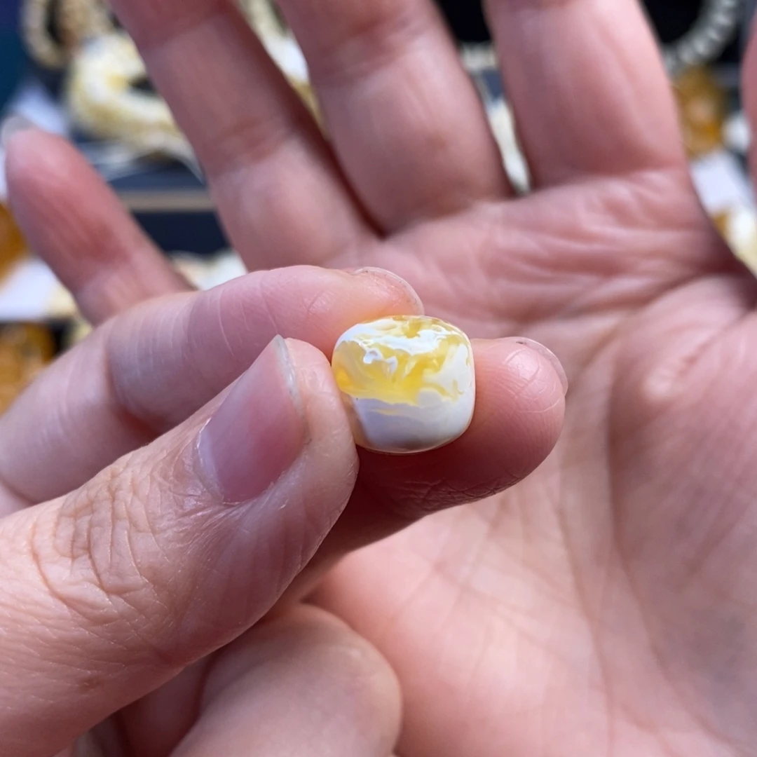 琥珀未镶嵌裸石金瓷白溶洞拉丝纹老型单珠11.5