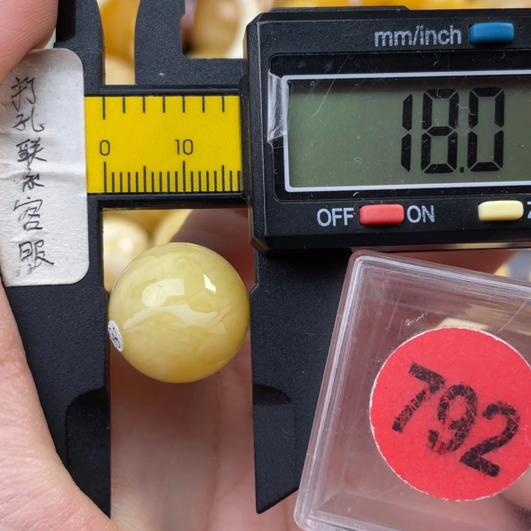 蜜蜡未镶嵌珠宝奇石