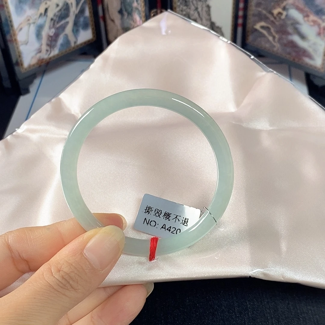 翡翠未镶嵌手镯（圆镯）52.8