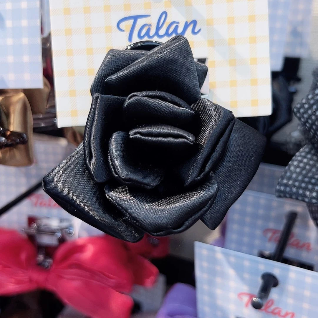 铁合金皮质花朵黑色抓夹