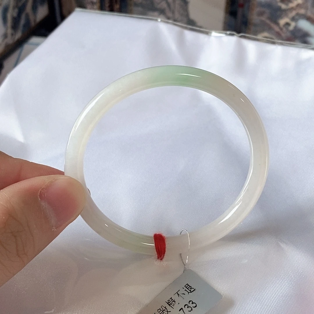 翡翠未镶嵌手镯（圆镯）