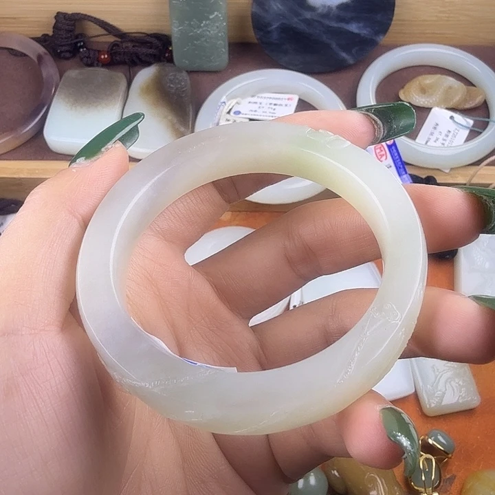 和田玉（糖玉）未镶嵌手镯