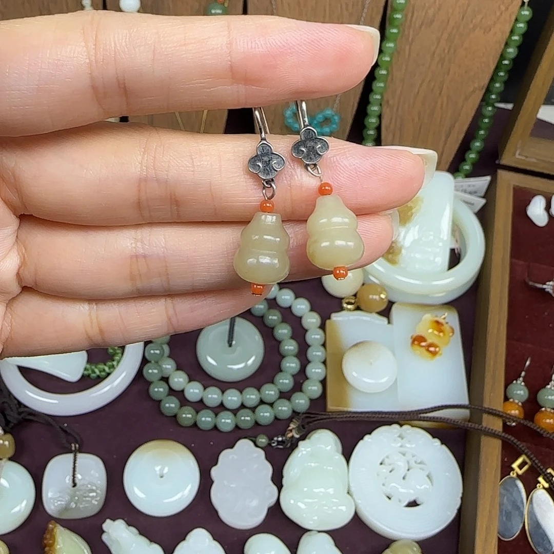 未镶嵌和田玉耳饰