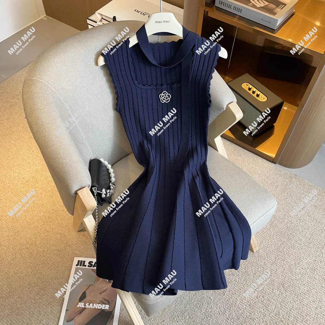 2025轻奢高端新款法式赫本风方领系带条纹针织背心连衣裙 DY8211