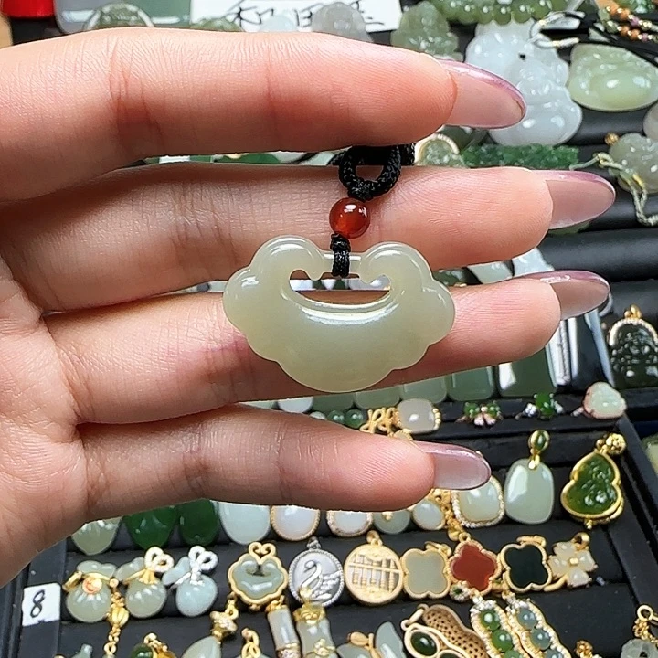 颈饰未镶嵌和田玉