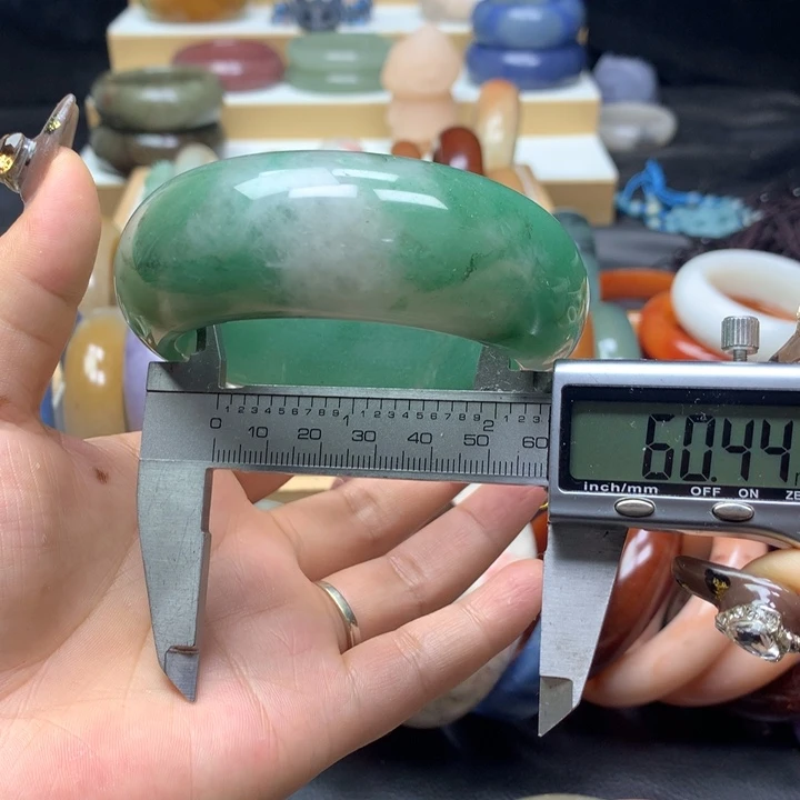 未镶嵌手镯石英质玉