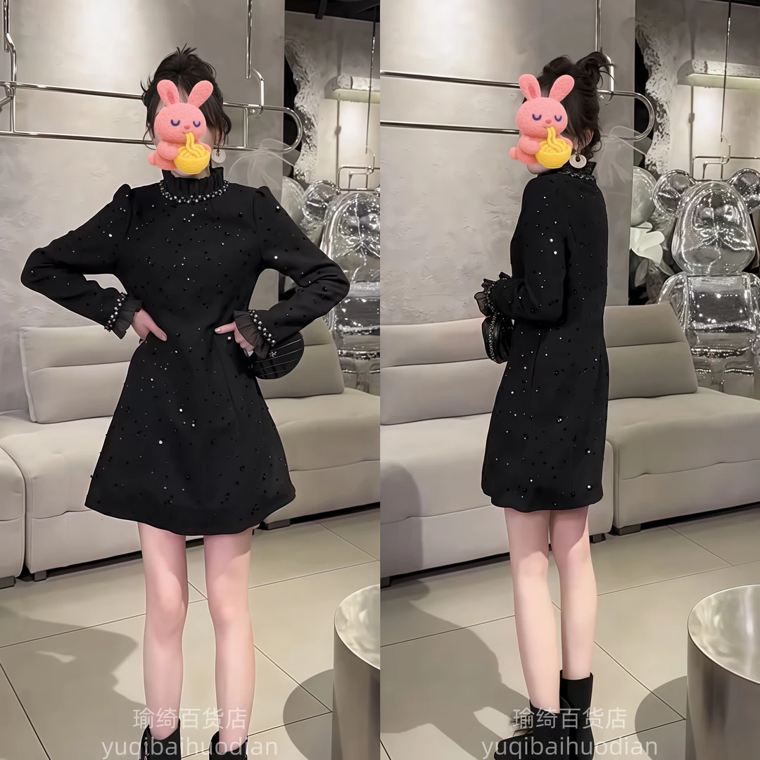 2025年秋季网红爆款潮流时尚设计感纯色小众设计长袖修身女连衣裙