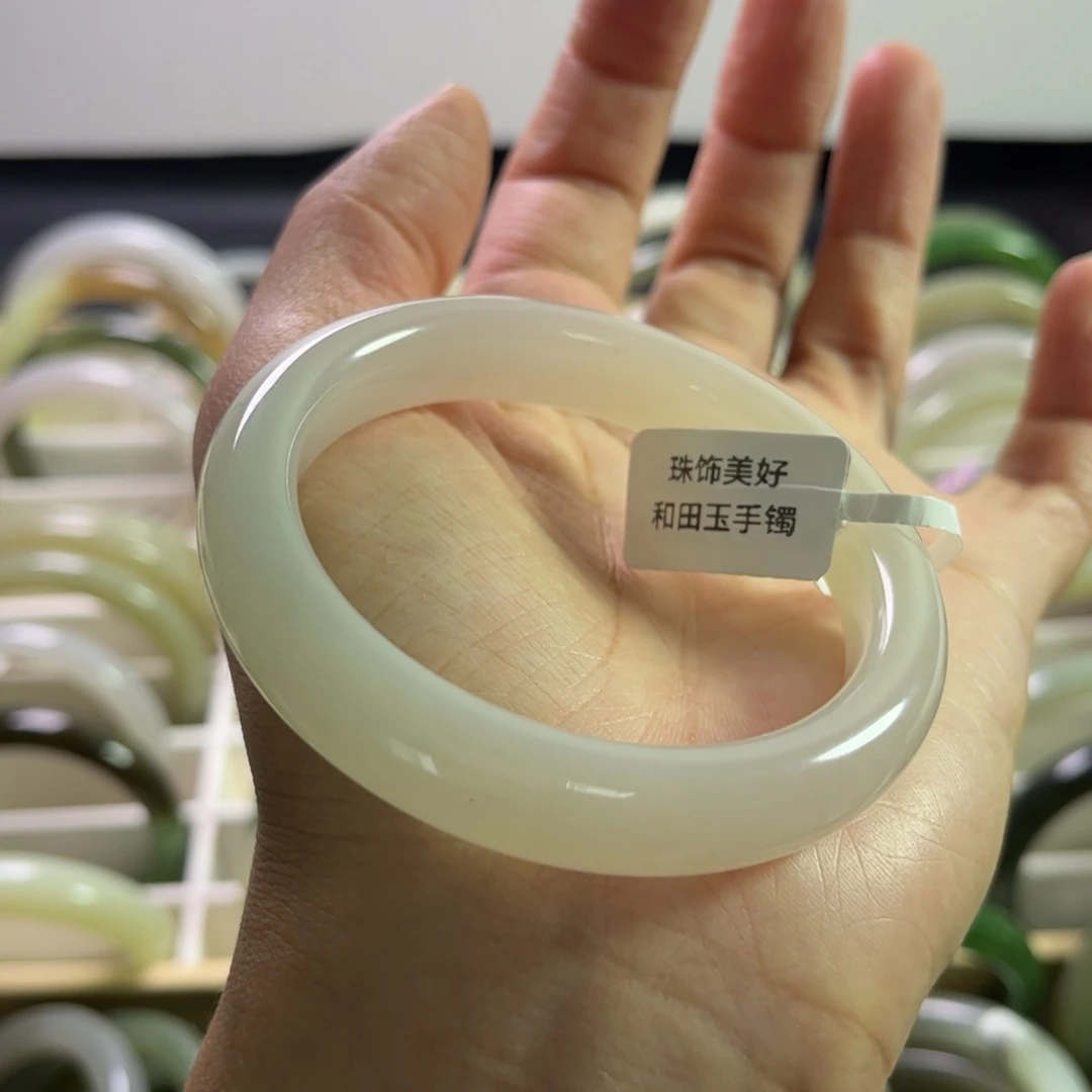和田玉手镯未镶嵌54圈