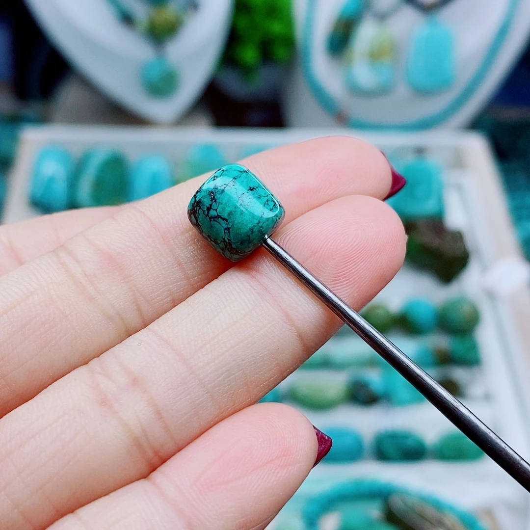 绿松石未镶嵌颈饰