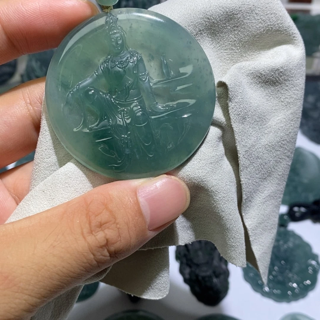 定制翡翠未镶嵌水月自在观音