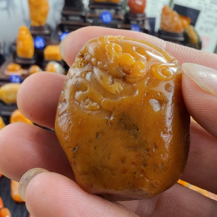 空***步田黄石田黄石摆件